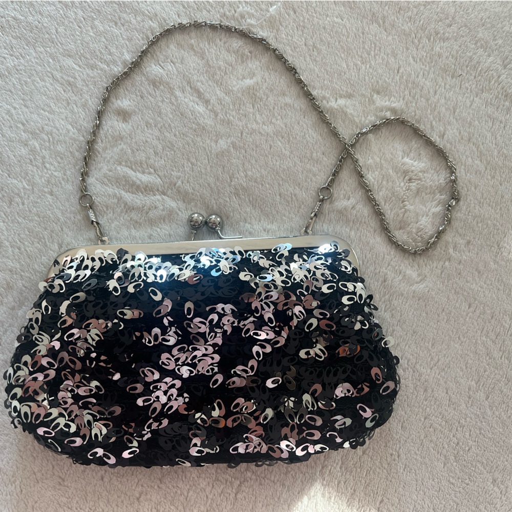 NEW Elegant Black and Silver Sequin Clutch